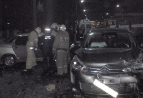 Два автомобиля не разъехались в Острове - 2016-10-16 08:14:00 - 1