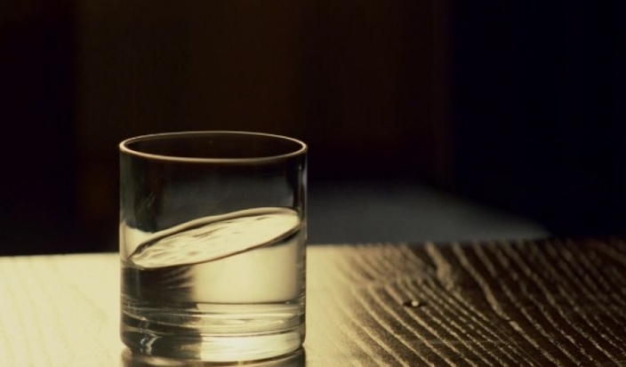 В одной их деревень Новосокольнического района сожитель нанес своей подруге удар по голове стеклянным стаканом - 2016-11-14 14:30:00 - 1