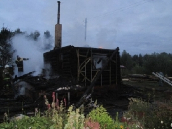 На улице Дзержинского в Гдове сгорела баня - 2016-10-23 12:01:00 - 1