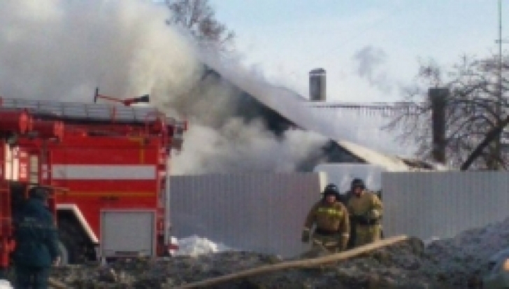 Тринадцать человек тушили пожар в Пскове - 2016-12-14 14:55:00 - 1