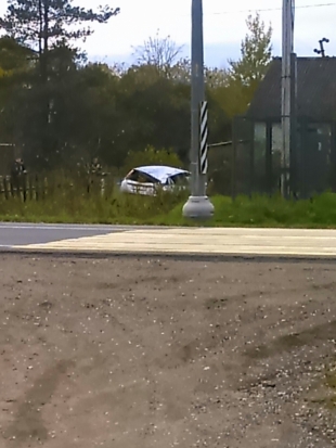 «Жесть по-псковски»: пьяная автомобилистка в перевернувшемся автомобиле врезалась в дом (фото) - 2016-10-11 16:54:00 - 1