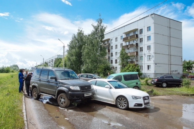 Тройное ДТП произошло в Великих Луках (ФОТО) - 2017-06-13 15:50:00 - 1