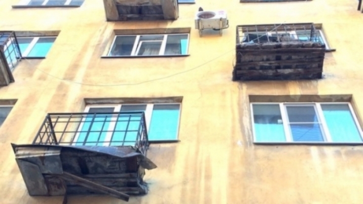 Пьяная студентка колледжа выжила после падения с десятого этажа в Петербурге - 2016-10-13 20:38:00 - 1