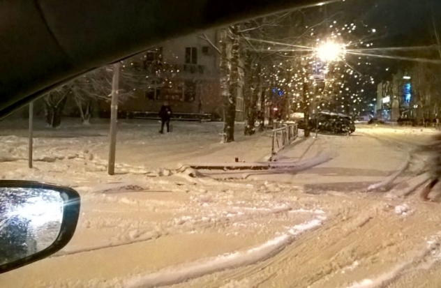 В Великие Луки зима опять пришла внезапно, улицы не посыпаны (ФОТО) - 2017-12-06 11:02:00 - 1