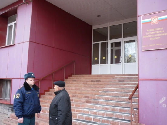 В Великих Луках проверяют здания с навесными фасадами - 2017-11-13 11:01:00 - 1