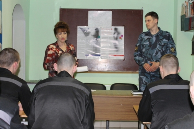 В Великих Луках с осужденными с отряда хозяйственного обслуживания СИЗО-2 встретился представитель Красного креста - 2018-04-23 21:01:00 - 1