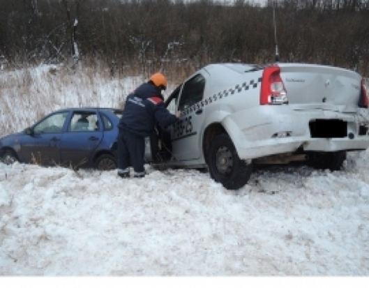 На 300-м километре трассы Санкт-Петербург – Невель столкнулись два автомобиля - 2016-12-28 21:06:00 - 1