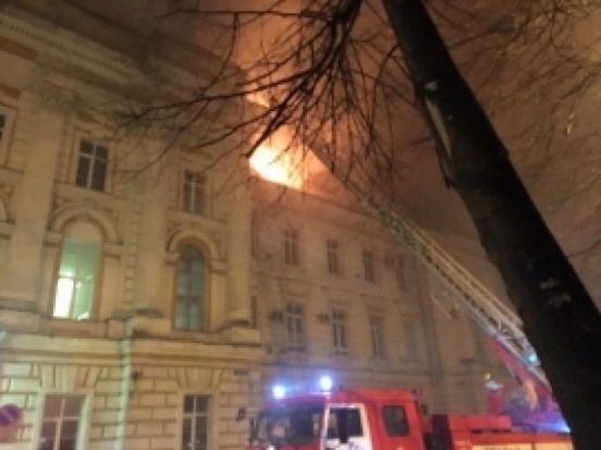 В Твери ночью загорелось здание детской больницы (ФОТО) - 2017-02-24 09:33:00 - 1