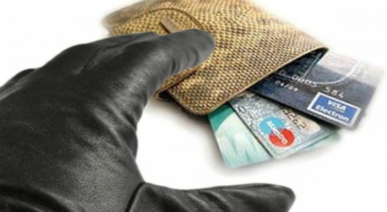 За использование забытой покупателем карты двое работников магазина в Порхове пойдут под суд - 2017-04-07 18:39:00 - 1