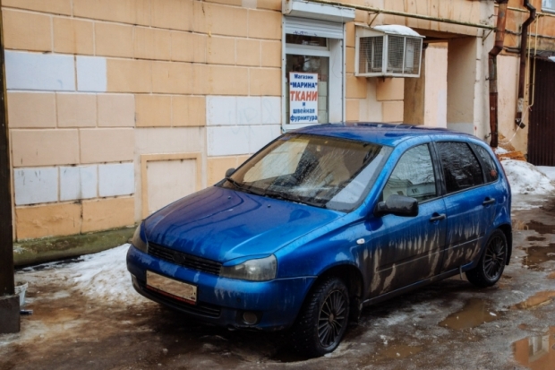 ФОТОфакт: сосулька повредила автомобиль в Великих Луках - 2018-03-12 16:01:00 - 1