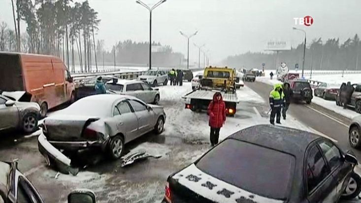 В Подмосковье столкнулись 27 машин, есть пострадавшие (ФОТО) - 2017-02-23 12:36:00 - 1