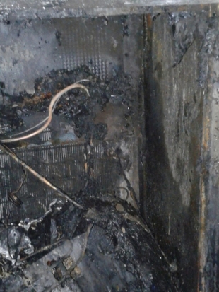 Жильцы сгоревшей комнаты несколько дней подряд распивали спиртные напитки: подробности смертельного пожара в Великих Луках (ФОТО) - 2016-11-14 12:51:00 - 1