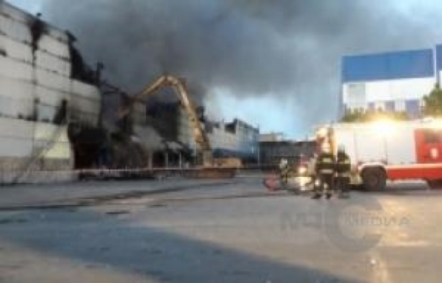 Почти 120 человек продолжают тушить горящий склад в подмосковном Лыткарино - 2017-05-22 08:36:00 - 1