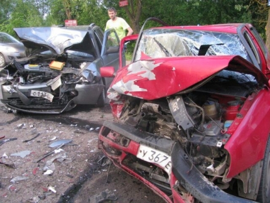 В столкновении на встречной полосе пострадали 3 человека: ДТП под Великими Луками (ФОТО) - 2017-07-03 07:41:00 - 1