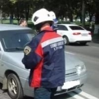 На улице Труда в Пскове не смогли разминуться две легковушки - 2017-06-30 18:01:00 - 1