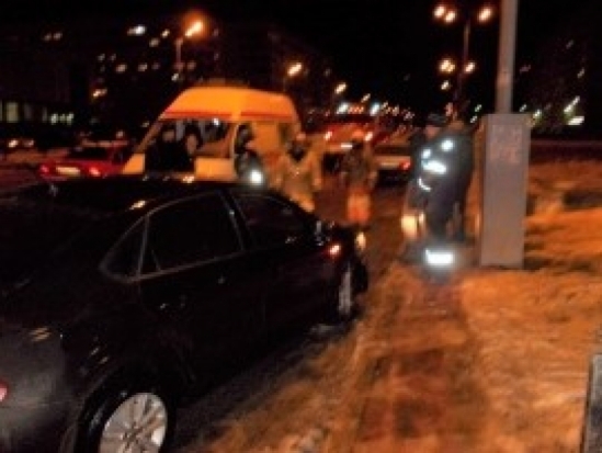 Пешеход попал под колеса легкового авто на улице Коммунальной в Пскове - 2016-12-09 06:07:00 - 1