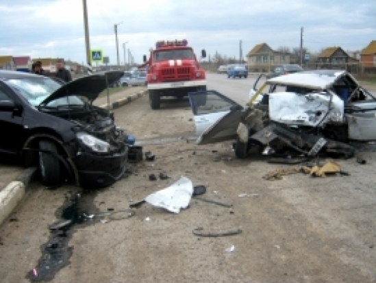 Две легковушки не разъехались в деревне Кленовка Великолукского района - 2016-10-12 19:06:00 - 1