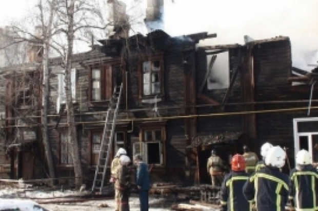 На улице Молодежной в Локне огнем поврежден жилой дом - 2016-12-13 19:46:00 - 1