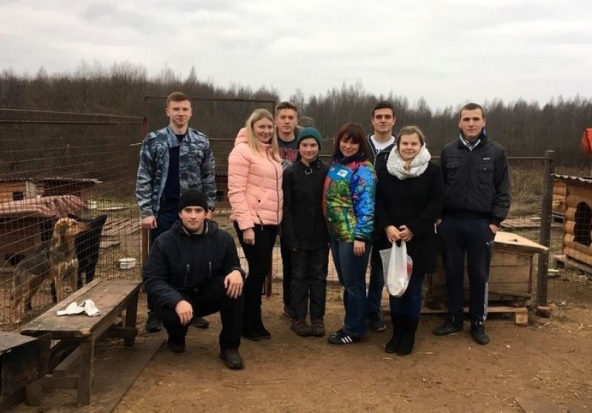 Великолукские волонтеры посетили приют для бездомных собак в Веретье - 2017-11-12 18:01:00 - 1