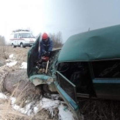 Легковое авто попало в ДТП на 16-м километре трассы Псков – Гдов - 2017-02-18 12:01:00 - 1