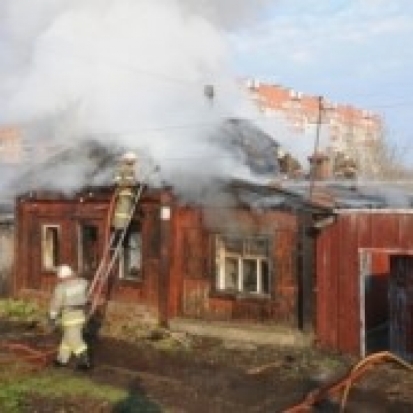 8 пожарных тушили возгорание жилого дома в Островском районе - 2016-10-16 20:07:00 - 1