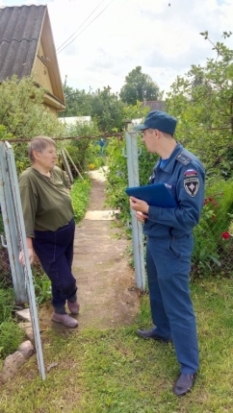 Сотрудники МЧС провели профилактический рейд в Великих Луках - 2017-06-09 15:53:00 - 1