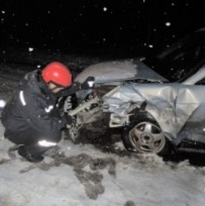 На 328-м километре трассы Санкт-Петербург – Невель не разминулись два автомобиля - 2016-12-29 22:13:00 - 1