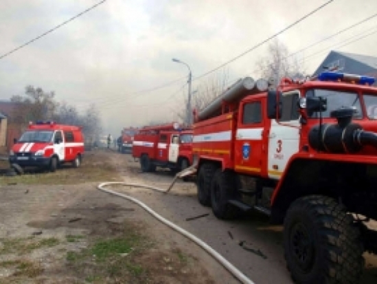 Четырнадцать огнеборцев тушили возгорание в складском помещении на улице Железнодорожной в Пскове - 2016-10-11 18:01:00 - 1