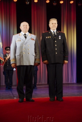 Сотрудникам великолукской полиции вручили ведомственные награды - 2018-06-15 11:43:00 - 1