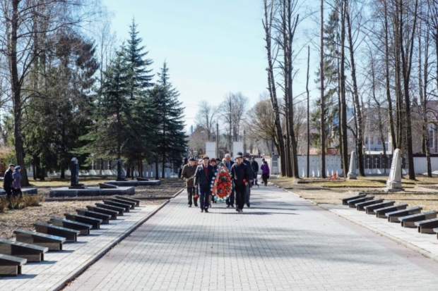 В Великих Луках прошел митинг к Международному дню освобождения узников фашистских концлагерей (ФОТО) - 2018-04-11 13:21:00 - 1