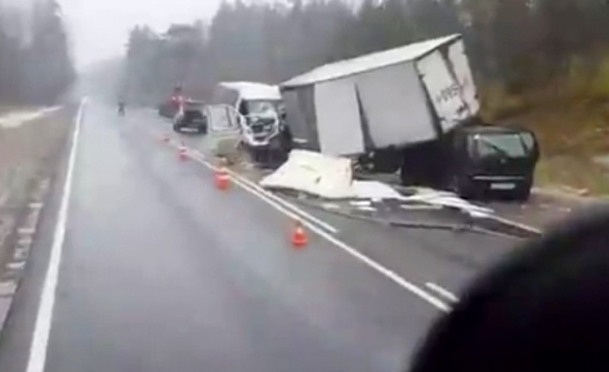 Число жертв аварии, произошедшей сегодня в Псковской области, возросло: один из раненых в тройном ДТП скончался в больнице (+ ВИДЕО) - 2016-10-25 16:51:00 - 1