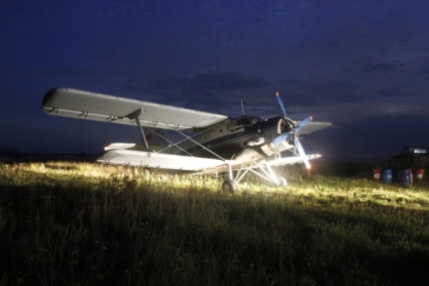 Жители Ленинградской области организовали нелегальные прыжки с парашютом с неисправного самолета - 2016-10-18 15:35:00 - 1