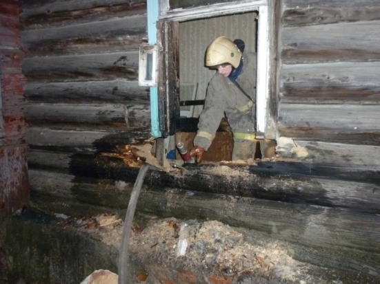 В Великих Луках пьющая компания устроила пожар (ФОТО) - 2016-12-27 10:19:00 - 1