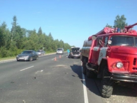 На 464-м км трассы Р-23 в Пустошкинском районе не разъехались грузовой автомобиль и легковушка - 2017-08-08 06:46:00 - 1