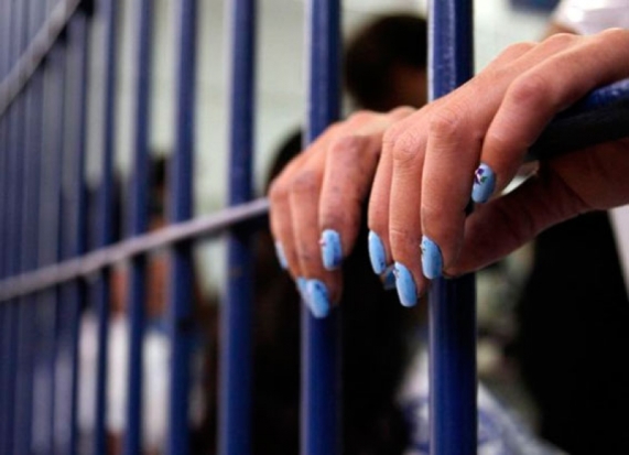 В Великих Луках жительница Невеля, поссорившись с подругой из-за мужчины, с которым обе состояли в отношениях, нанесла ей смертельное ранение - 2017-01-20 13:20:00 - 1