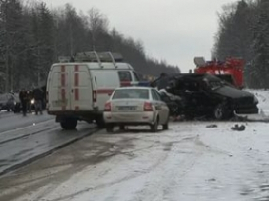 На 360-м километре трассы Санкт-Петербург – Невель столкнулись две легковушки и грузовой автомобиль - 2016-11-07 18:18:00 - 1
