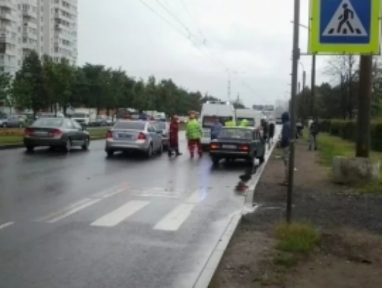 В Великих Луках автомобиль сбил пешехода - 2017-05-19 18:41:00 - 1