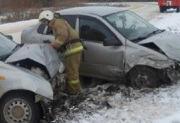 Два автомобиля столкнулись на улице Шоссейной в Опочке - 2016-11-04 13:13:00 - 1