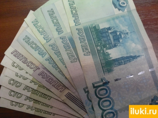 У великолучанина украли только что снятые в банкомате деньги - 2017-05-10 10:03:00 - 1