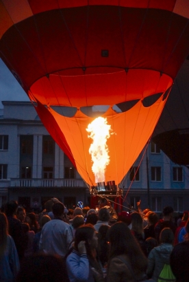 ФОТО: Ночное свечение аэростатов в Великих Луках - 2018-06-18 11:38:00 - 1