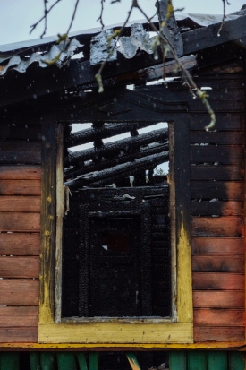 Огненная могила: в сгоревшем доме в Великих Луках обнаружены тела троих мужчин (ФОТО с места происшествия) - 2016-09-23 14:24:00 - 1