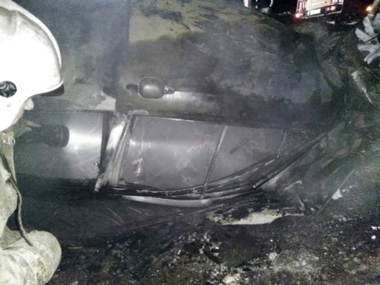 ФОТО ночного ДТП под Псковом: «Toyota» проехала перед железнодорожным составом, вылетела в кювет и загорелась - 2016-10-01 14:08:00 - 1