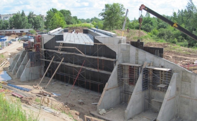 На великолукском путепроводе завершена надвижка левого пролета (ФОТО) - 2017-07-14 19:34:00 - 1