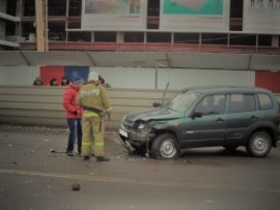 На Рижском проспекте в Пскове легковой автомобиль сбил пешехода - 2017-03-15 05:13:00 - 1