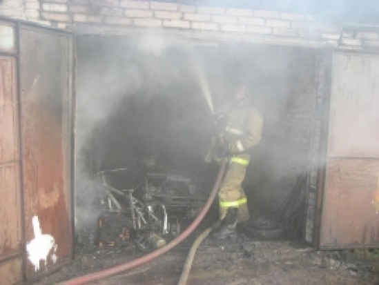 В Великих Луках сгорел гараж с автомобилем - 2017-02-19 16:16:00 - 1