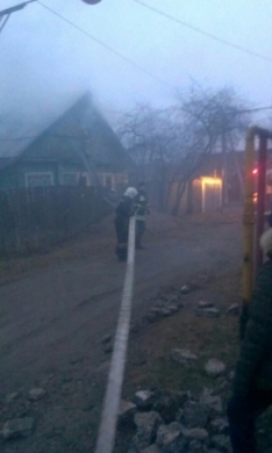 Четыре пожарных расчета выезжали на возгорание жилого дома в Пскове - 2017-04-01 22:51:00 - 1