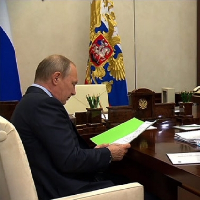 О ходе исполнения поручений из «зеленой папки» Президента врио губернатора Псковской области обязал докладывать ему лично и еженедельно - 2017-10-24 13:40:00 - 1