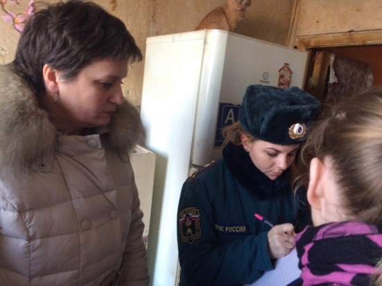 В Великих Луках прошел профилактический рейд по мерам пожарной безопасности - 2017-02-09 19:31:00 - 1
