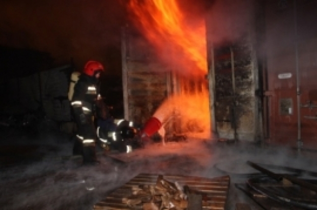 В Невельском районе огнем повреждена хозяйственная постройка - 2017-02-10 06:40:00 - 1