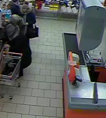 В Великих Луках полиция разыскивает двух женщин, обокравших пенсионерку (ВИДЕО) - 2016-12-20 12:06:00 - 1